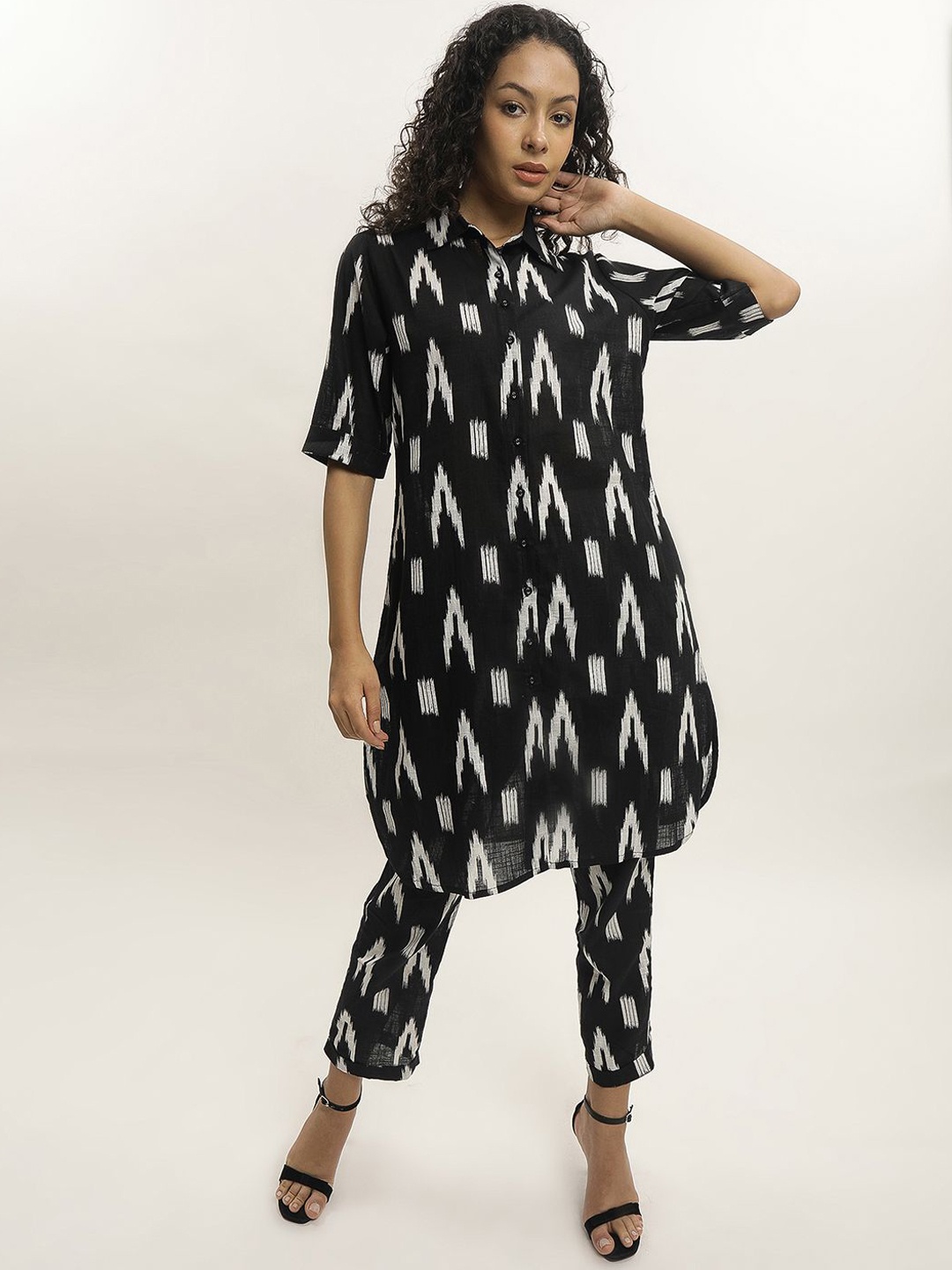BLACK & BLAH BLAH Set of 2 Ikat Printed A-Line Pure Cotton Monochrome Kurta and Trouser
BLACK & BLAH BLAH Set of 2 Ikat Printed A-Line Pure Cotton Monochrome Kurta and Trouser