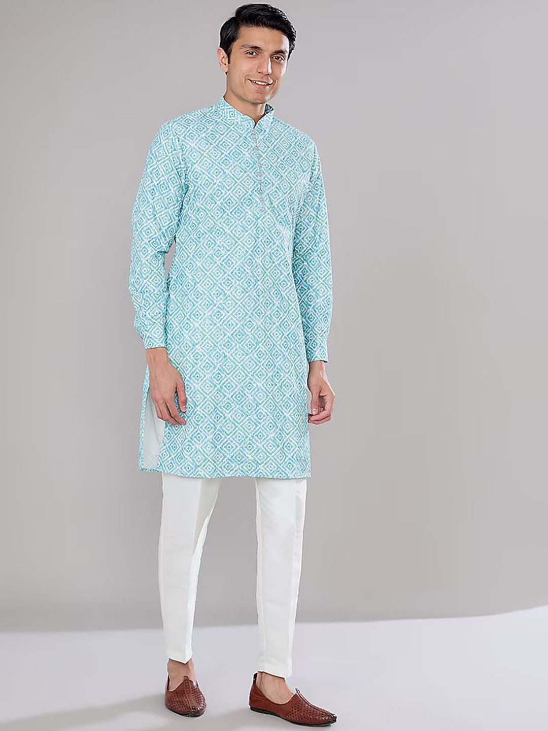 RNG Safawala Geometric Printed Mandarin Collar Raw Silk Straight Kurta With Pyjamas, Blue
RNG Safawala Geometric Printed Mandarin Collar Raw Silk Straight Kurta With Pyjamas, Blue