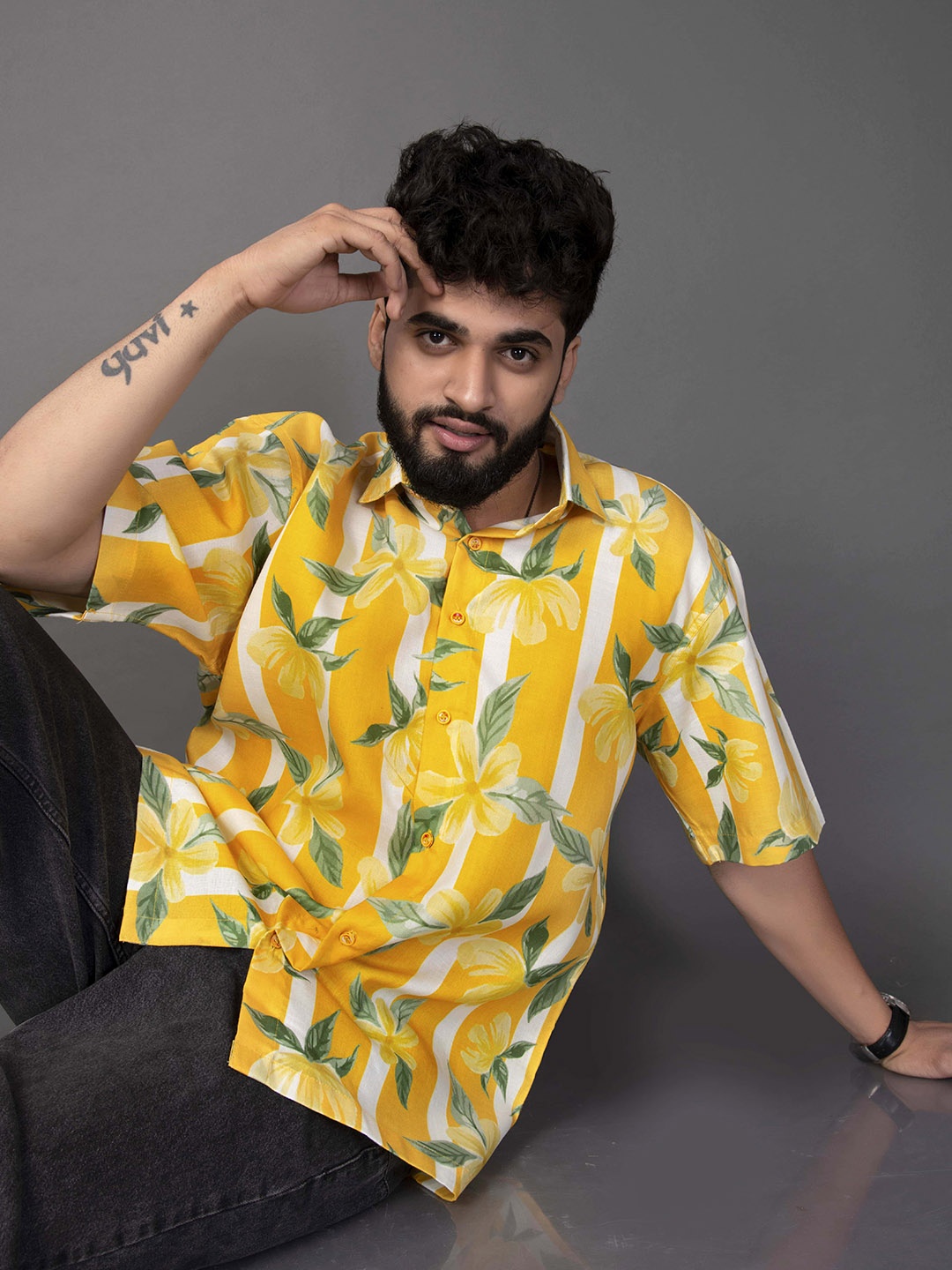 BROWN BROTHERS Unisex Spread Collar Floral Printed Cotton Oversized Casual Shirt, Yellow
BROWN BROTHERS Unisex Spread Collar Floral Printed Cotton Oversized Casual Shirt, Yellow