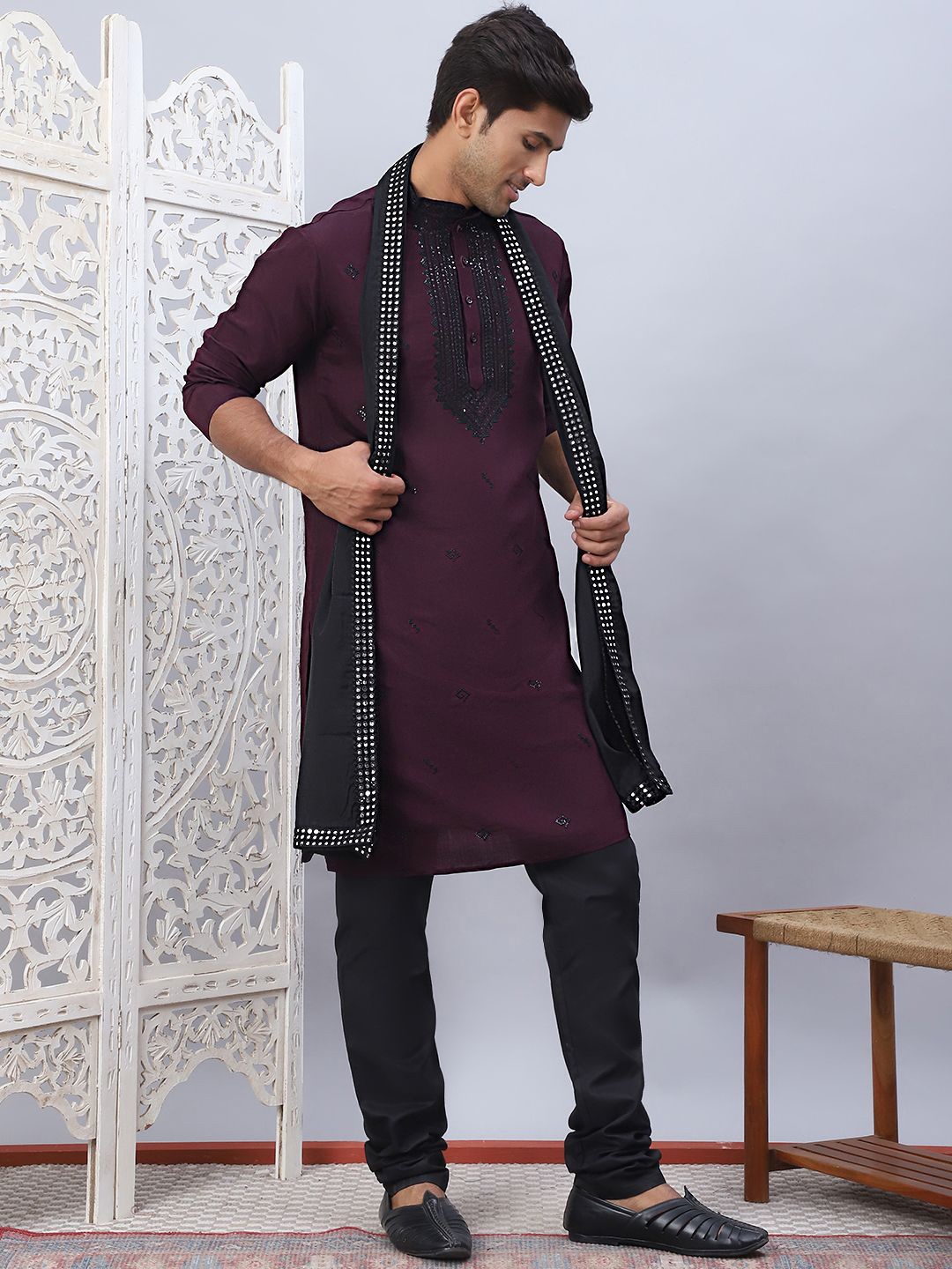Jompers Ethnic Motifs Embroidered Mandarin Collar Sequinned Kurta with Pyjamas & Dupatta, Maroon
Jompers Ethnic Motifs Embroidered Mandarin Collar Sequinned Kurta with Pyjamas & Dupatta, Maroon