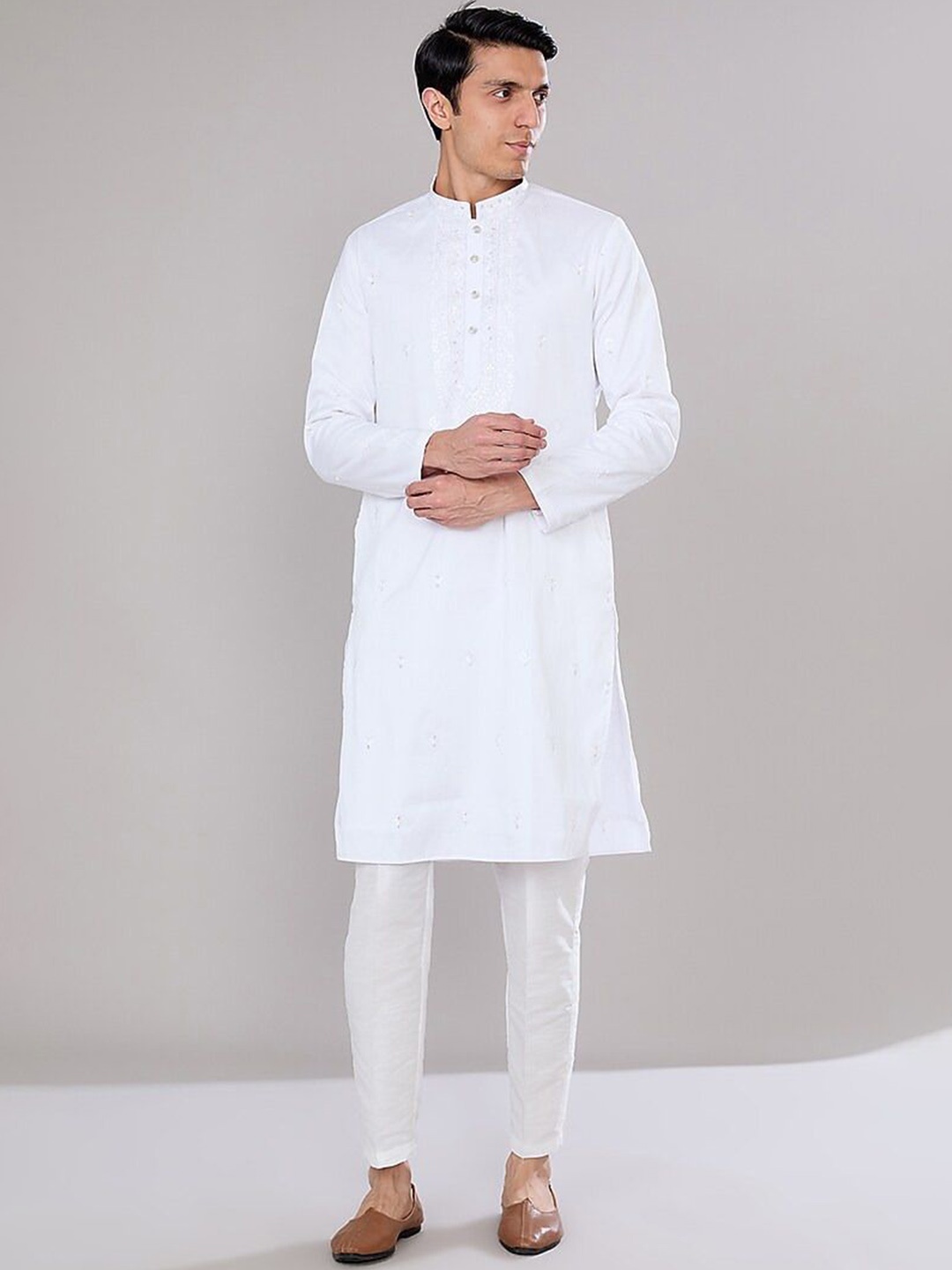 RNG Safawala Floral Embroidered Regular Sequinned Raw Silk Kurta with Trousers, Off white
RNG Safawala Floral Embroidered Regular Sequinned Raw Silk Kurta with Trousers, Off white