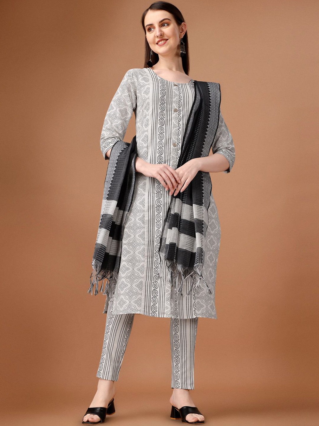 Growdamy Women Bandhani Printed Regular Pure Cotton Kurta with Trousers & With Dupatta, White
Growdamy Women Bandhani Printed Regular Pure Cotton Kurta with Trousers & With Dupatta, White