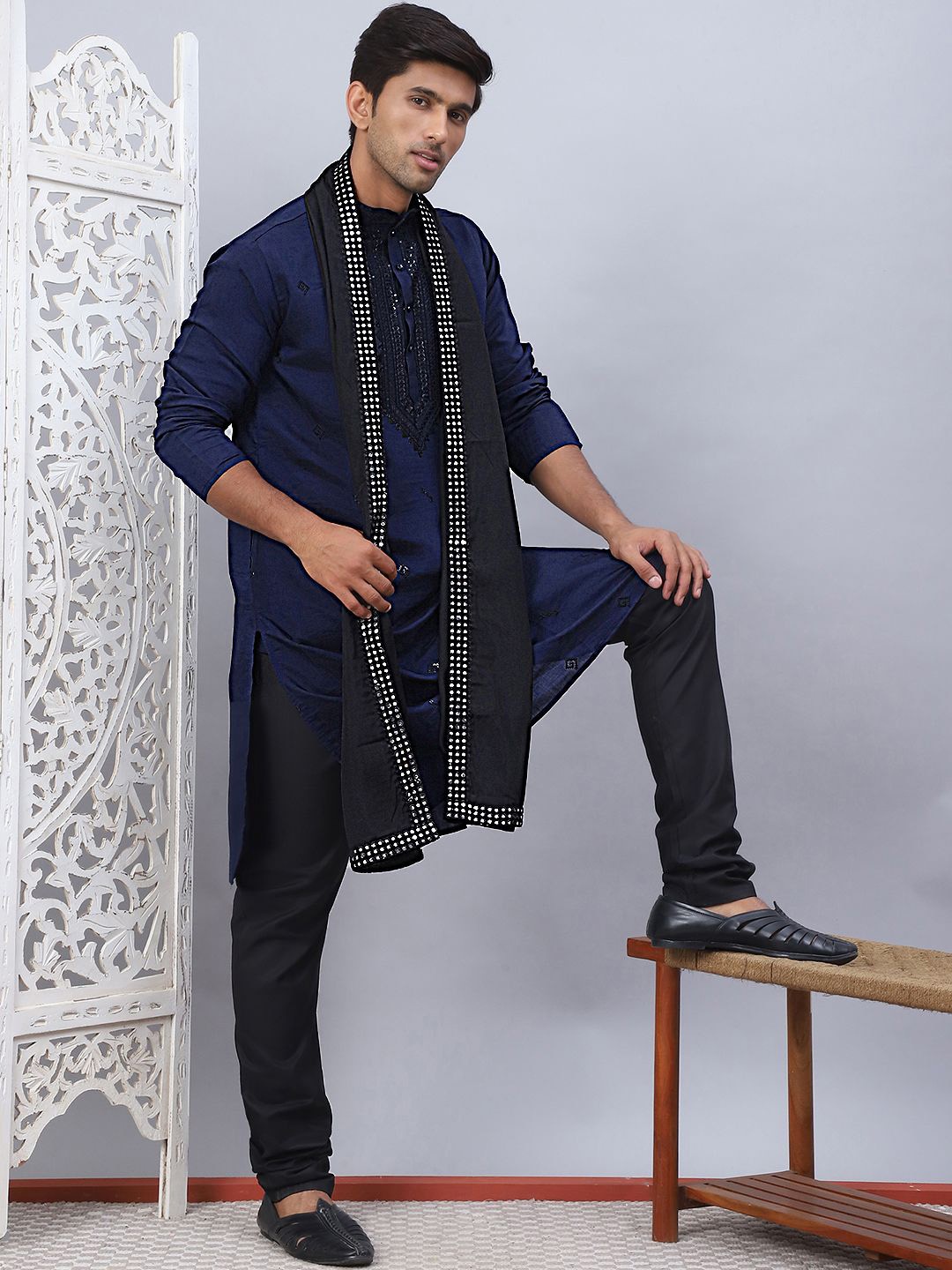 Jompers Geometric Embroidered Mandarin Collar Straight Kurta With Pyjamas & Dupatta, Navy blue
Jompers Geometric Embroidered Mandarin Collar Straight Kurta With Pyjamas & Dupatta, Navy blue