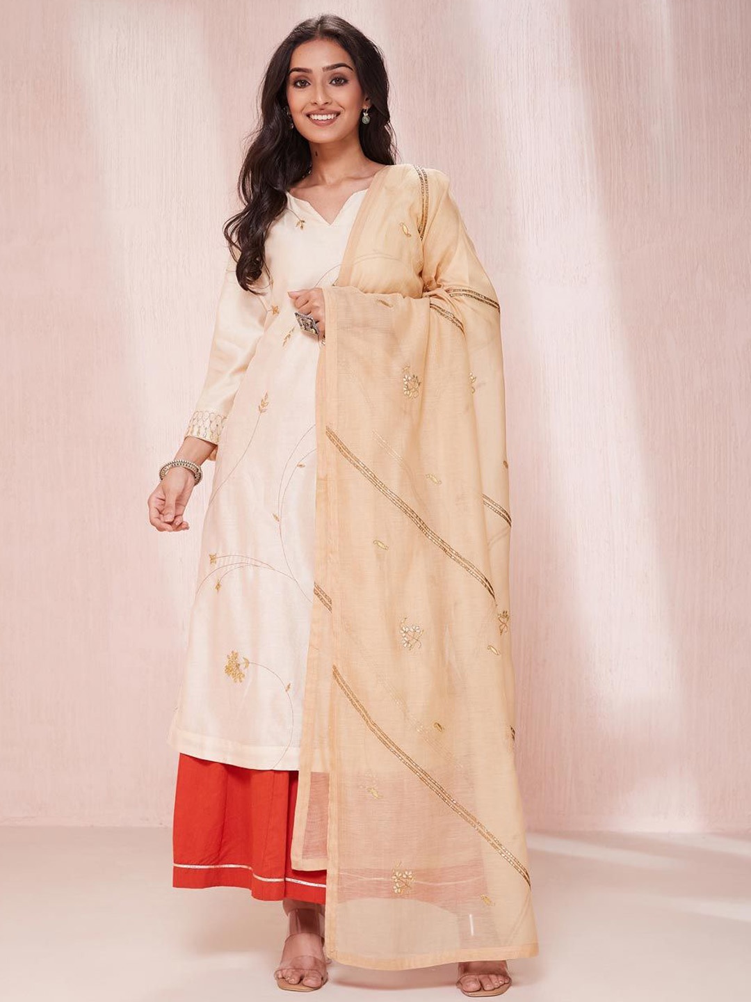 Fabindia Ethnic Motifs Embroidered V-Neck Straight Cotton Silk Kurta With Dupatta, Off white
Fabindia Ethnic Motifs Embroidered V-Neck Straight Cotton Silk Kurta With Dupatta, Off white