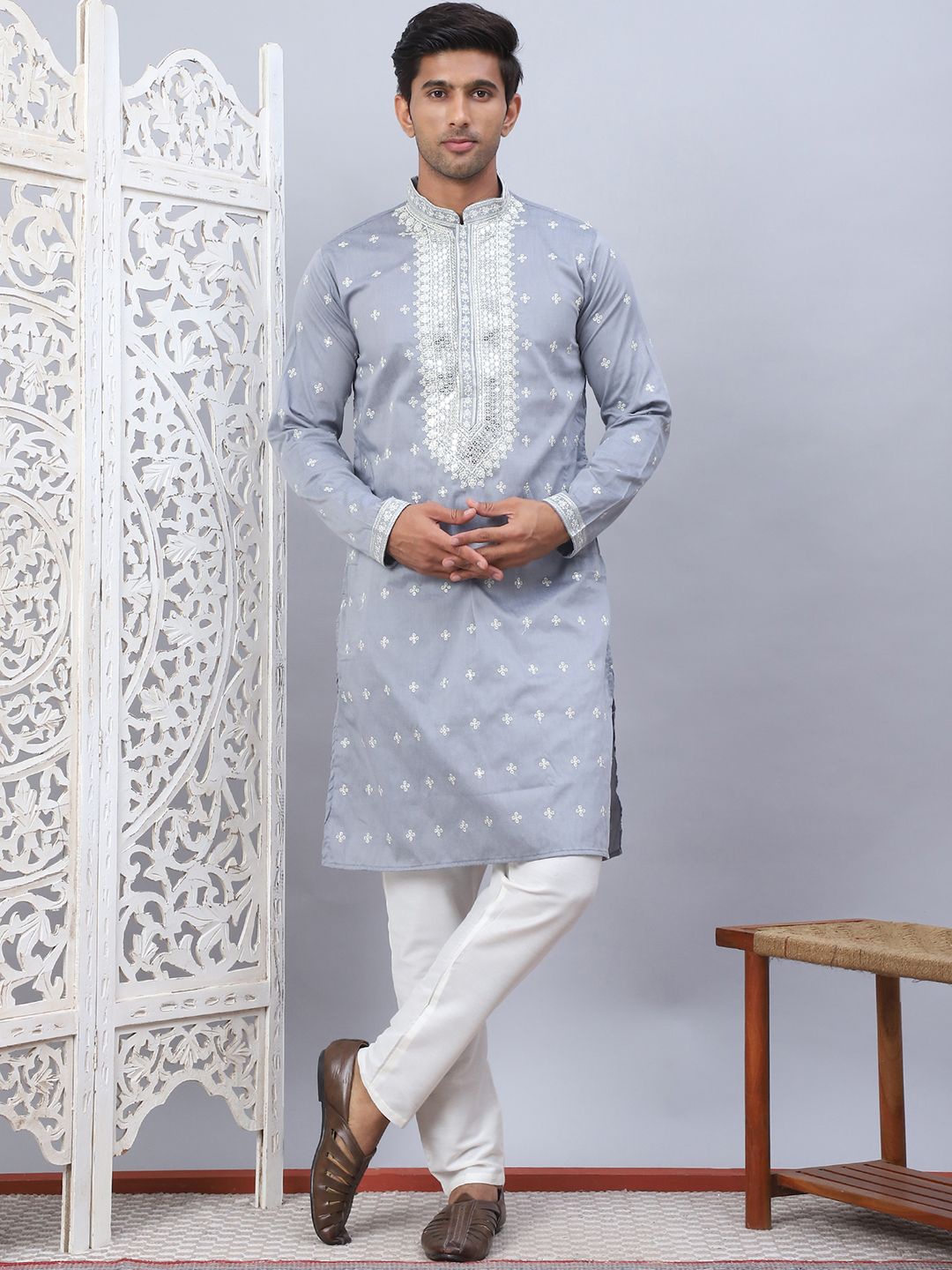 Jompers Floral Embroidered Mandarin Collar Sequinned Straight Kurta With Pyjamas, Grey
Jompers Floral Embroidered Mandarin Collar Sequinned Straight Kurta With Pyjamas, Grey