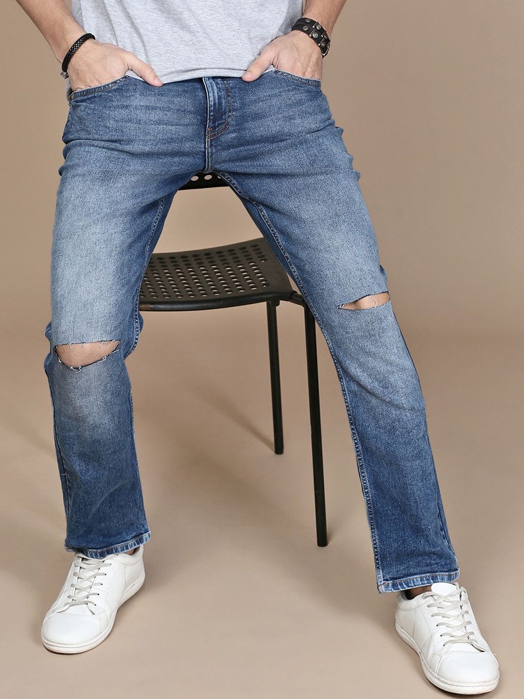The Roadster Lifestyle Co Men Slim Fit Mid-Rise Slash Knee Light Faded Stretchable Jeans, Blue
The Roadster Lifestyle Co Men Slim Fit Mid-Rise Slash Knee Light Faded Stretchable Jeans, Blue