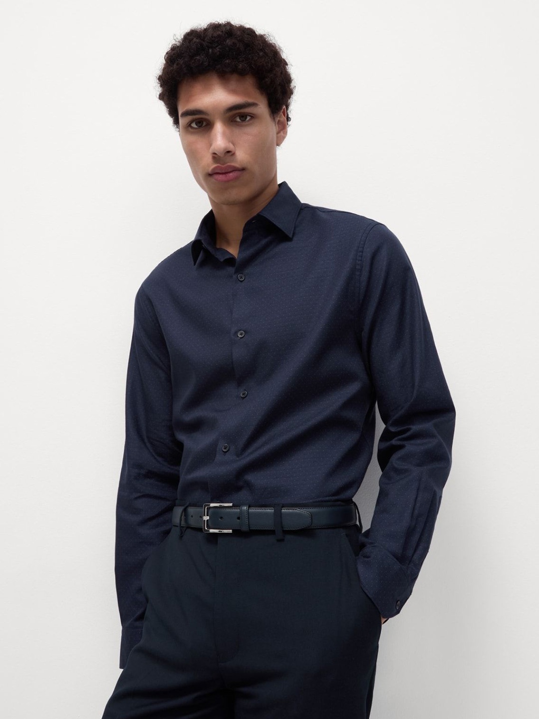 Marks & Spencer Men Spread Collar Micro Ditsy Printed Cotton Casual Shirt, Navy blue
Marks & Spencer Men Spread Collar Micro Ditsy Printed Cotton Casual Shirt, Navy blue