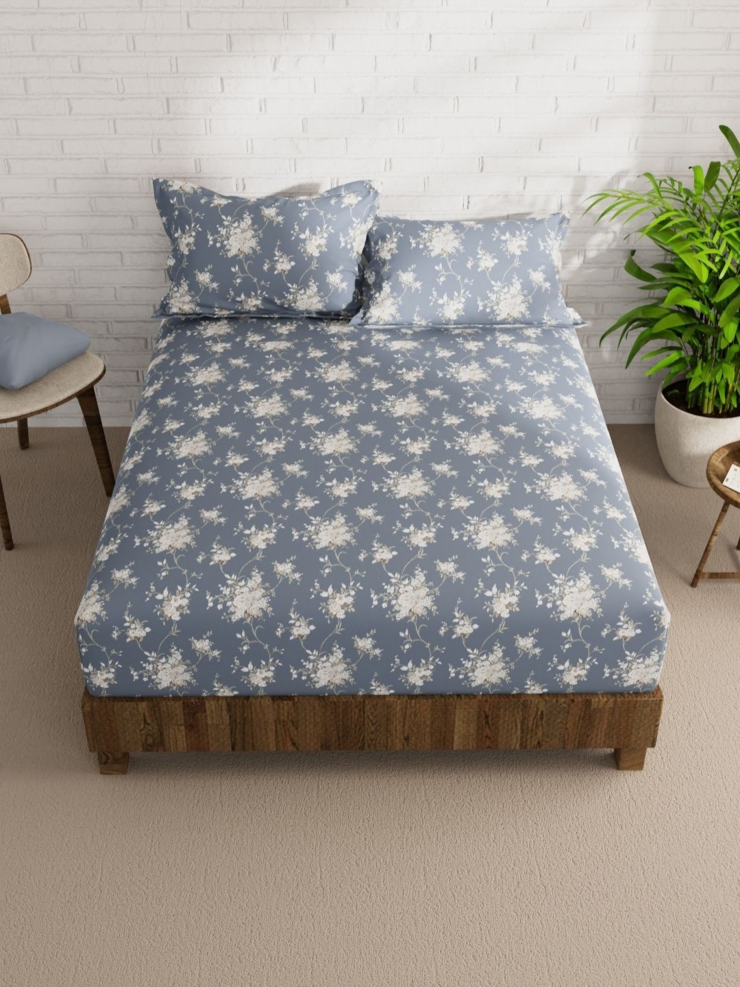 KOPA Envogue Grey & White Floral Printed Microfiber 152 TC Queen Bedsheet Set2.40 x 2.15 m
KOPA Envogue Grey & White Floral Printed Microfiber 152 TC Queen Bedsheet Set2.40 x 2.15 m
