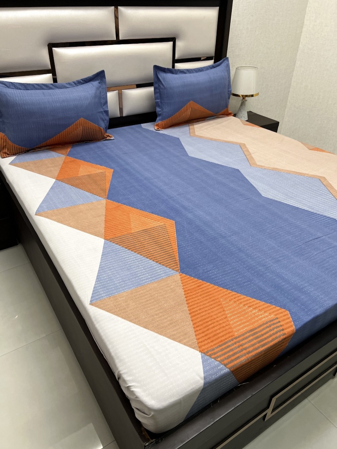 Pure Decor Leisure Fur Blue & Orange-Coloured 260 TC King Bedsheet Set-2.74 m x 2.74 m
Pure Decor Leisure Fur Blue & Orange-Coloured 260 TC King Bedsheet Set-2.74 m x 2.74 m