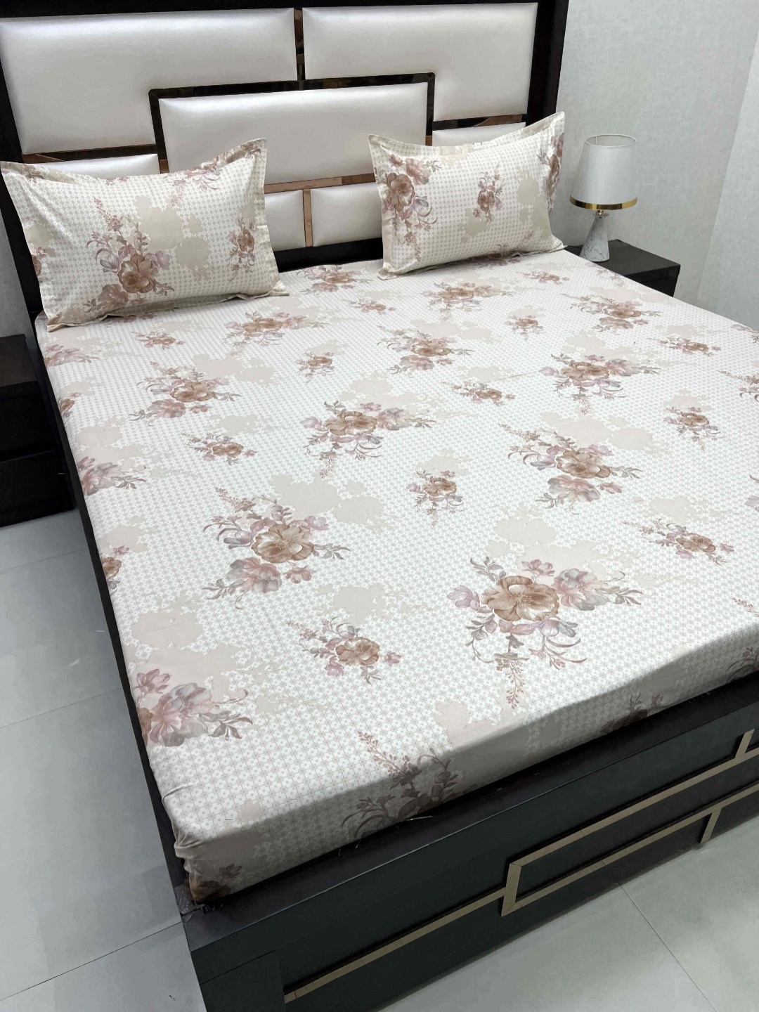 Pure Decor Royal Passion Brown 400 TC Pure Cotton Queen Bedsheet Set-2.29 m x 2.54 m
Pure Decor Royal Passion Brown 400 TC Pure Cotton Queen Bedsheet Set-2.29 m x 2.54 m