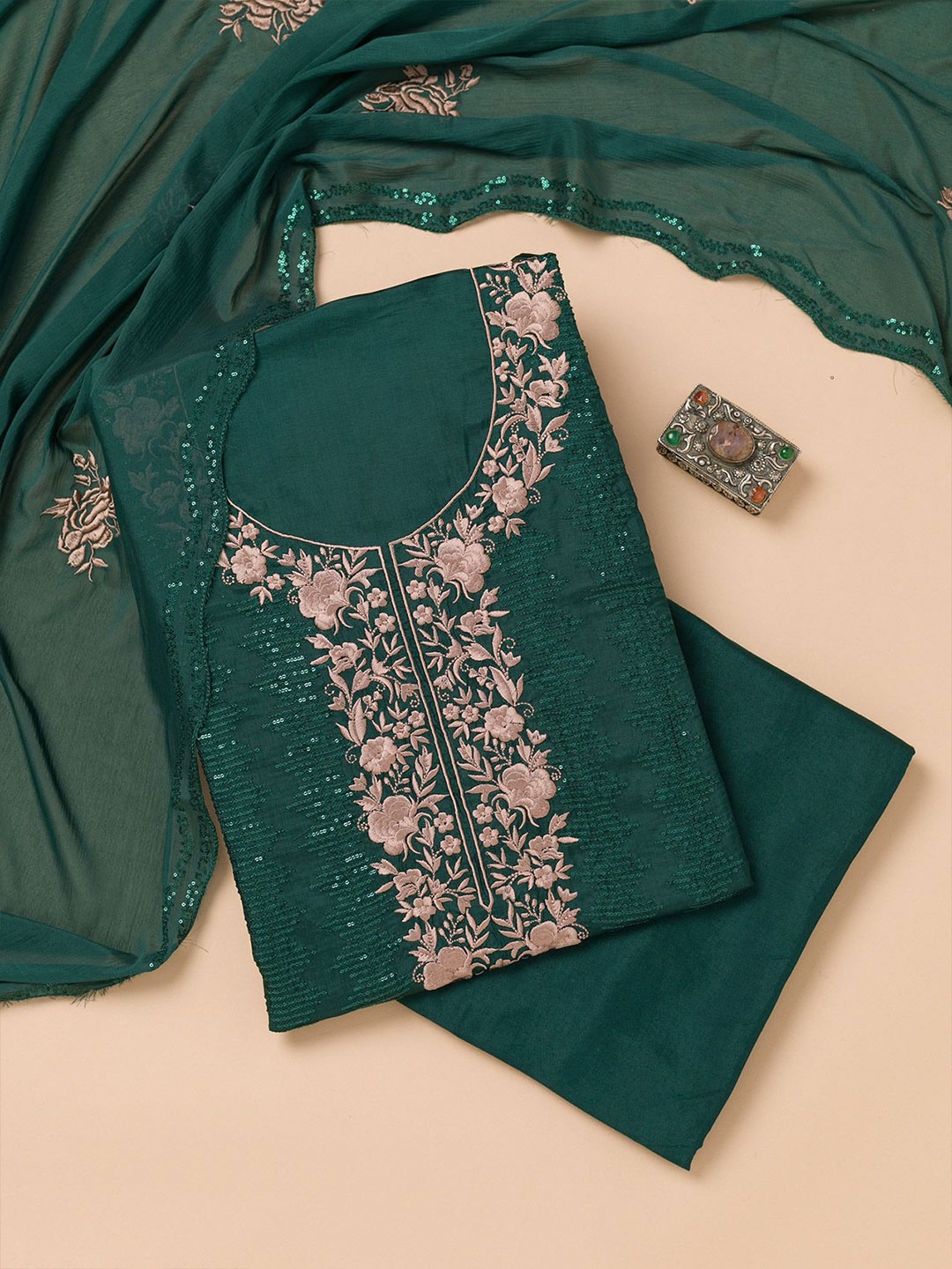 Koskii Ethnic Motifs Embroidered Sequinned & Thread Work Unstitched Dress Material, Green
Koskii Ethnic Motifs Embroidered Sequinned & Thread Work Unstitched Dress Material, Green