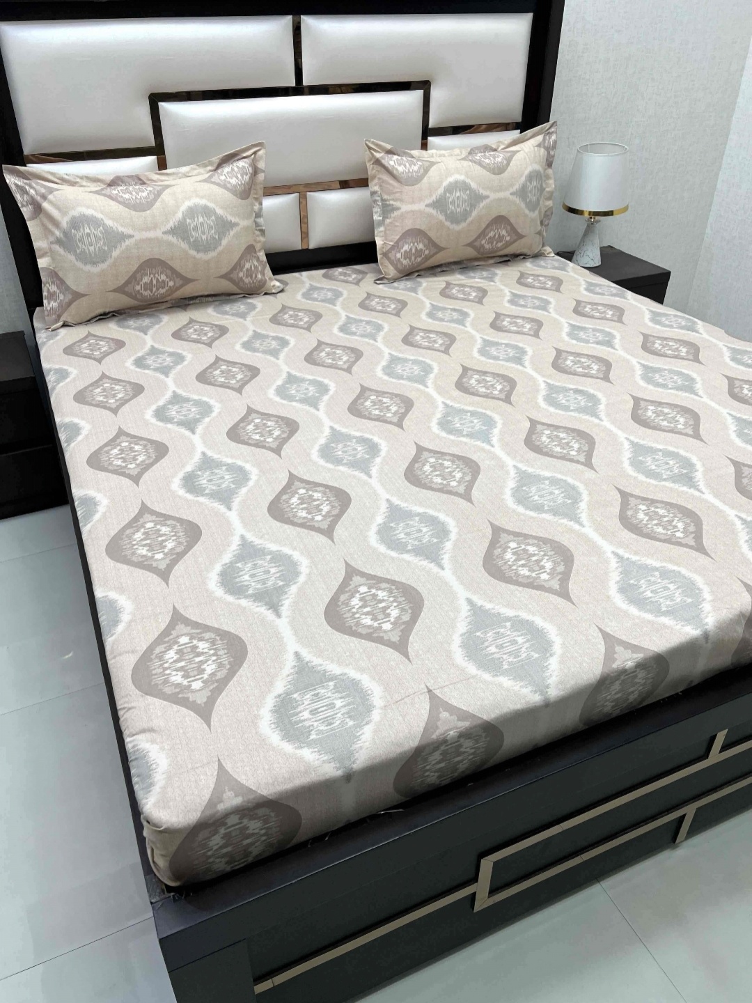 Pure Decor Royal Passion Brown 400 TC Cotton Floral Queen Bedsheet Set-2.29 m x 2.53 m
Pure Decor Royal Passion Brown 400 TC Cotton Floral Queen Bedsheet Set-2.29 m x 2.53 m