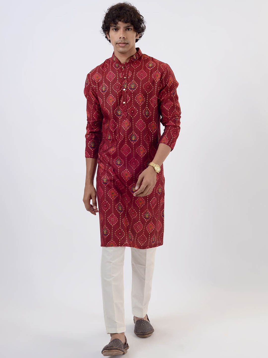 THE KURTA COMPANY Floral Printed Mandarin Collar Long Sleeves Straight Kurta, Maroon
THE KURTA COMPANY Floral Printed Mandarin Collar Long Sleeves Straight Kurta, Maroon