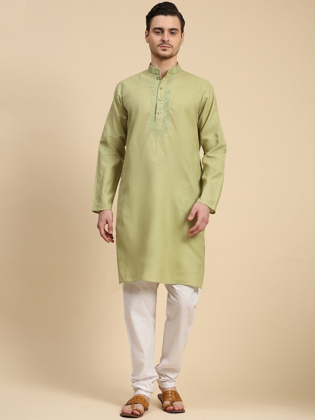 SKAVIJ Floral Embroidered Thread Work Mandarin Collar Straight Kurta With Pyjamas, Green
SKAVIJ Floral Embroidered Thread Work Mandarin Collar Straight Kurta With Pyjamas, Green