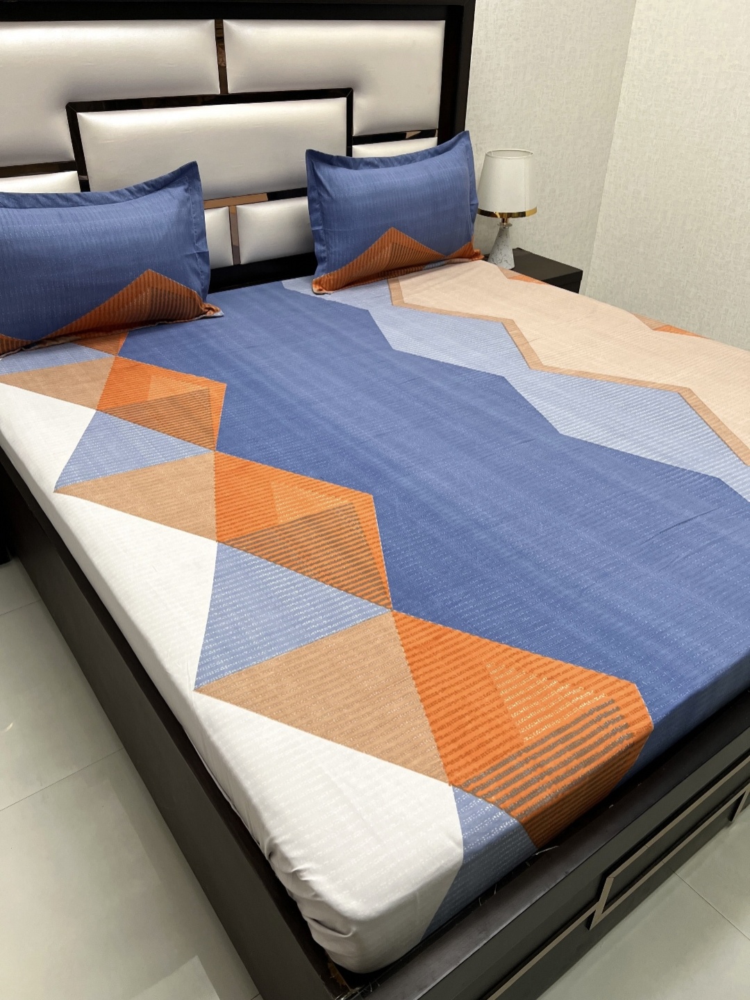 Pure Decor Leisure Fur Blue & Orange-Coloured 300 TC King Bedsheet Set-2.74 m x 2.74 m
Pure Decor Leisure Fur Blue & Orange-Coloured 300 TC King Bedsheet Set-2.74 m x 2.74 m