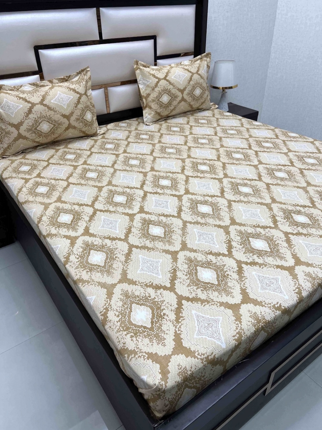 Pure Decor Royal Passion Brown 400 TC Pure Cotton Queen Bedsheet Set-2.29 m x 2.54 m
Pure Decor Royal Passion Brown 400 TC Pure Cotton Queen Bedsheet Set-2.29 m x 2.54 m