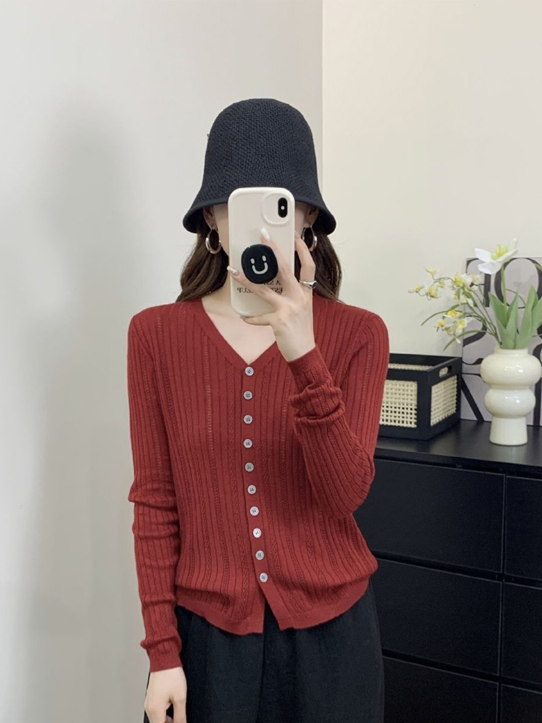 KPOP Women V-Neck Front-Open Sweaters, Red 
KPOP Women V-Neck Front-Open Sweaters, Red