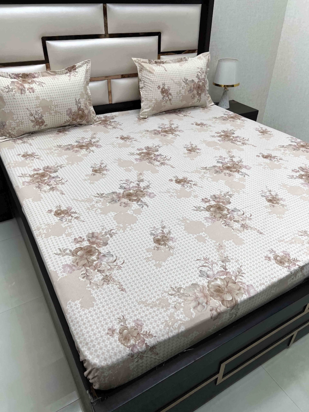 Pure Decor Leisure Fur Brown & White 260 TC Floral King Bedsheet Set-2.74 m x 2.74 m
Pure Decor Leisure Fur Brown & White 260 TC Floral King Bedsheet Set-2.74 m x 2.74 m