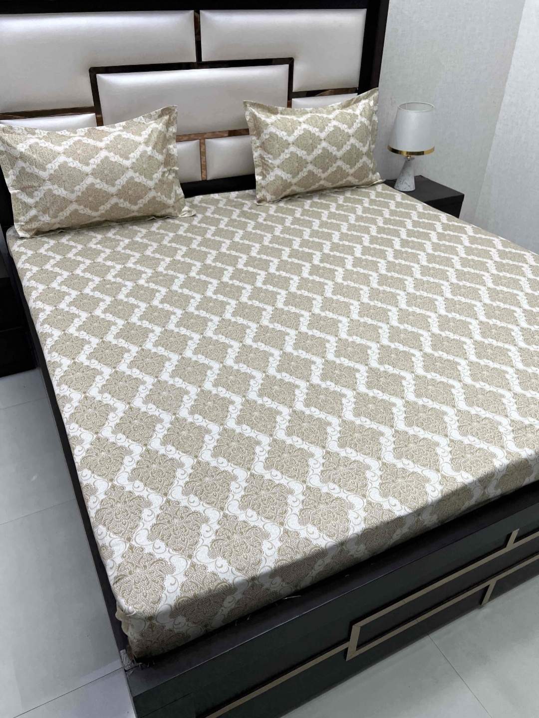 Pure Decor Royal Passion Brown 380 TC Pure Cotton Queen Bedsheet Set-2.29 m x 2.54 m
Pure Decor Royal Passion Brown 380 TC Pure Cotton Queen Bedsheet Set-2.29 m x 2.54 m
