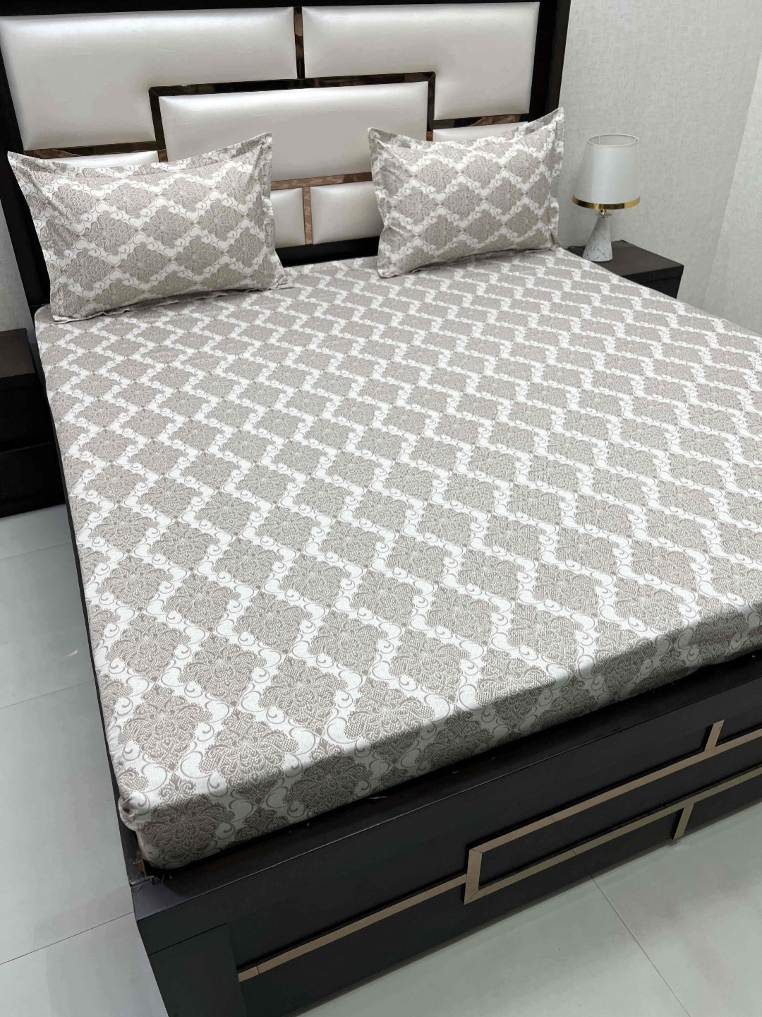 Pure Decor Royal Passion Brown 400 TC Cotton Floral Queen Bedsheet Set-2.29 m x 2.53 m
Pure Decor Royal Passion Brown 400 TC Cotton Floral Queen Bedsheet Set-2.29 m x 2.53 m