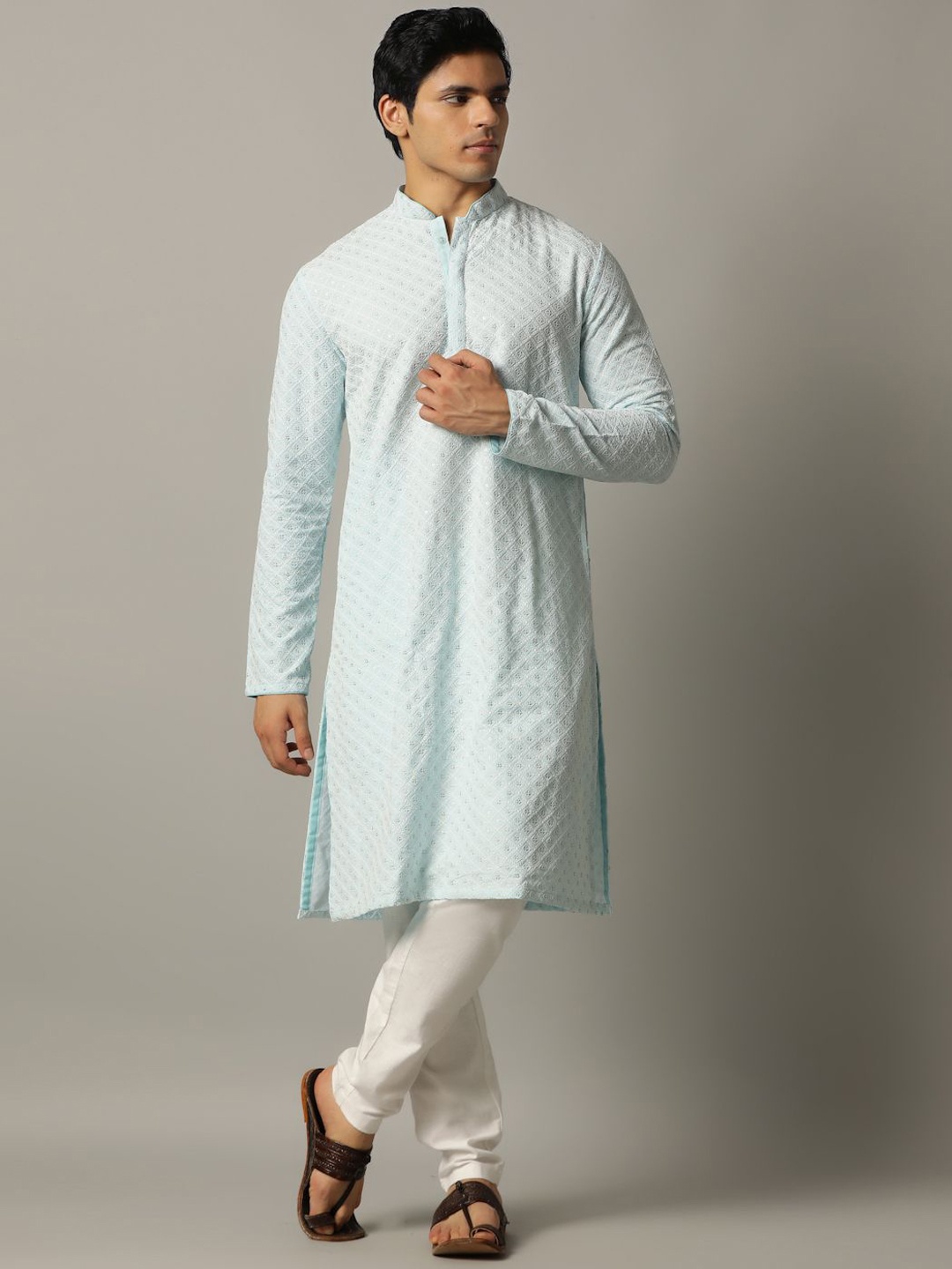 THE KURTA COMPANY Geometric Embroidered Mandarin Collar Long Sleeves Straight Kurta, Blue
THE KURTA COMPANY Geometric Embroidered Mandarin Collar Long Sleeves Straight Kurta, Blue