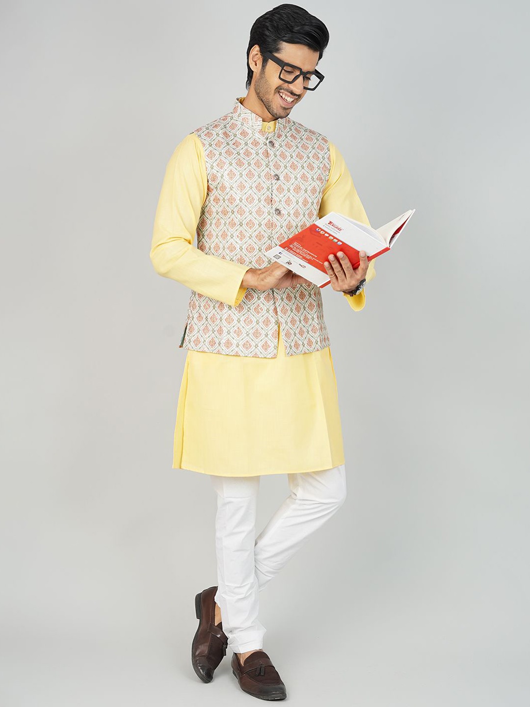 Wintage Mandarin Collar Cotton Silk Straight Kurta with Pyjamas & Nehru Jacket, Yellow
Wintage Mandarin Collar Cotton Silk Straight Kurta with Pyjamas & Nehru Jacket, Yellow