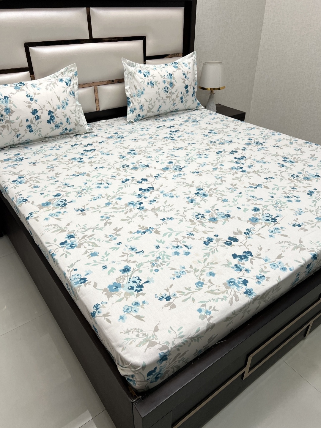 Pure Decor Royal Passion White & Blue 400 TC Floral Queen Bedsheet Set-2.29 m x 2.53 m
Pure Decor Royal Passion White & Blue 400 TC Floral Queen Bedsheet Set-2.29 m x 2.53 m