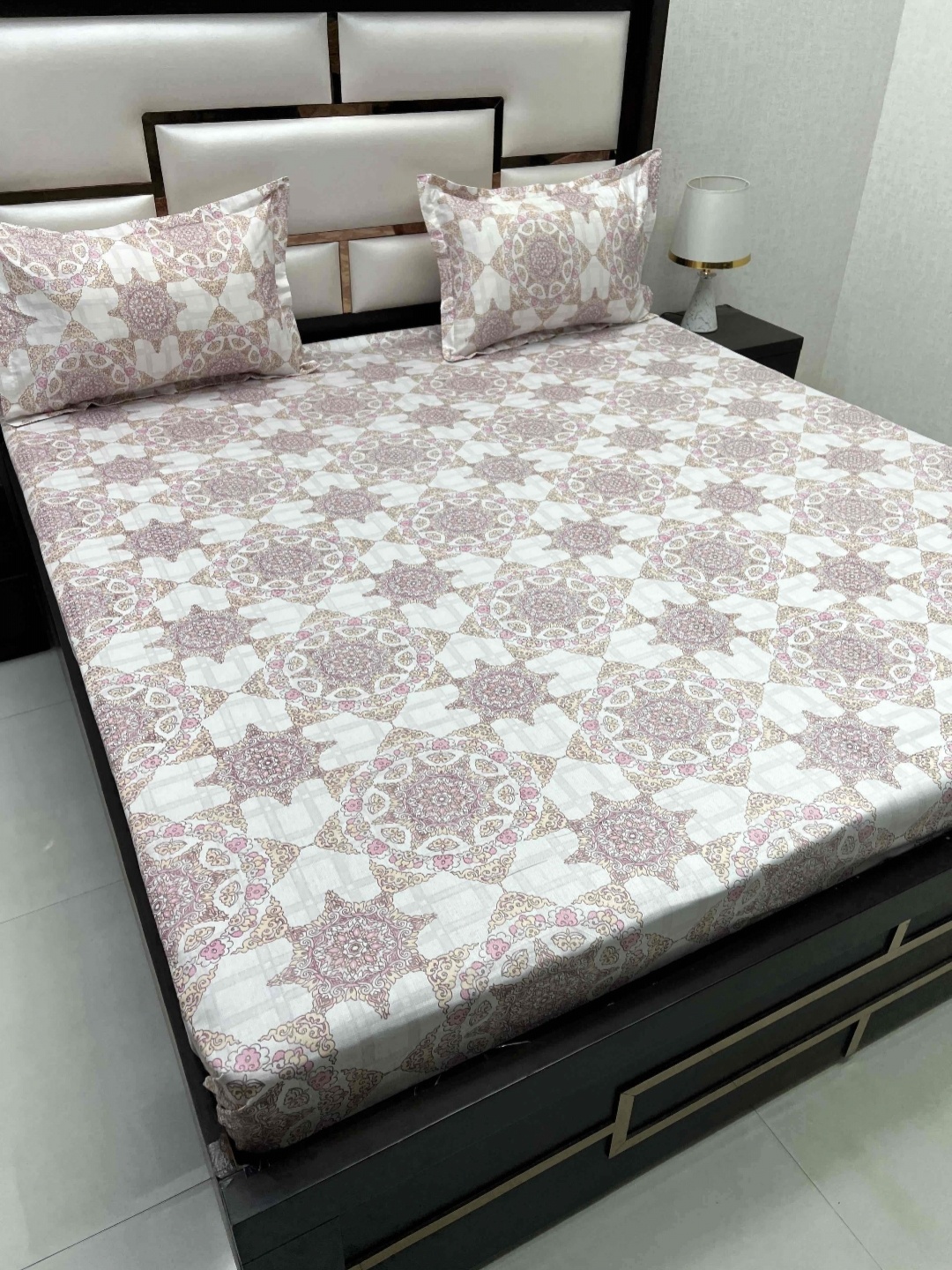 Pure Decor Royal Passion Pink 380 TC Pure Cotton Floral Queen Bedsheet Set-2.29 m x 2.53 m
Pure Decor Royal Passion Pink 380 TC Pure Cotton Floral Queen Bedsheet Set-2.29 m x 2.53 m