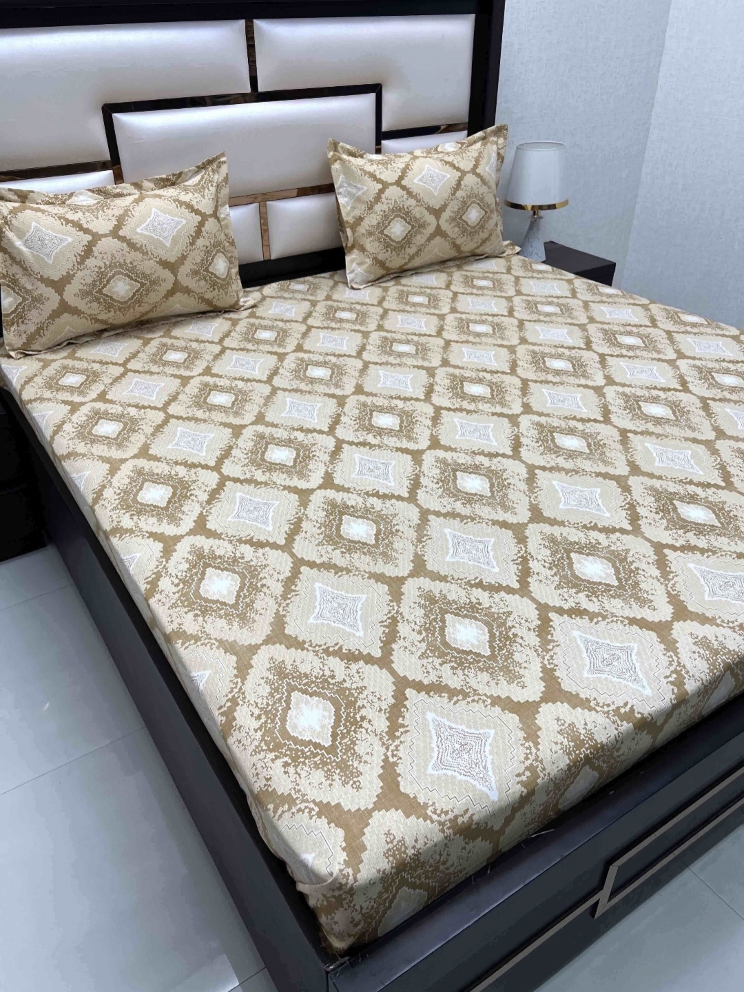 Pure Decor Royal Passion Brown 380 TC Pure Cotton Queen Bedsheet Set-2.29 m x 2.53 m
Pure Decor Royal Passion Brown 380 TC Pure Cotton Queen Bedsheet Set-2.29 m x 2.53 m