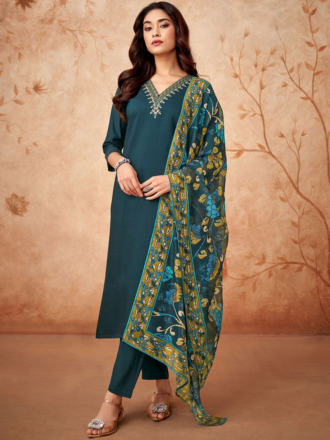 BLACK SCISSOR Women Ethnic Motifs Embroidered Regular Thread Work Chanderi Silk Kurta with Trousers & With, Turquoise blue
BLACK SCISSOR Women Ethnic Motifs Embroidered Regular Thread Work Chanderi Silk Kurta with Trousers & With, Turquoise blue