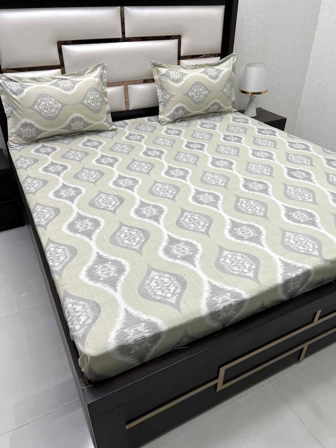 Pure Decor Green & Blue Ethnic Motifs 220 TC Queen Bedsheet with 2 Pillow Covers
Pure Decor Green & Blue Ethnic Motifs 220 TC Queen Bedsheet with 2 Pillow Covers