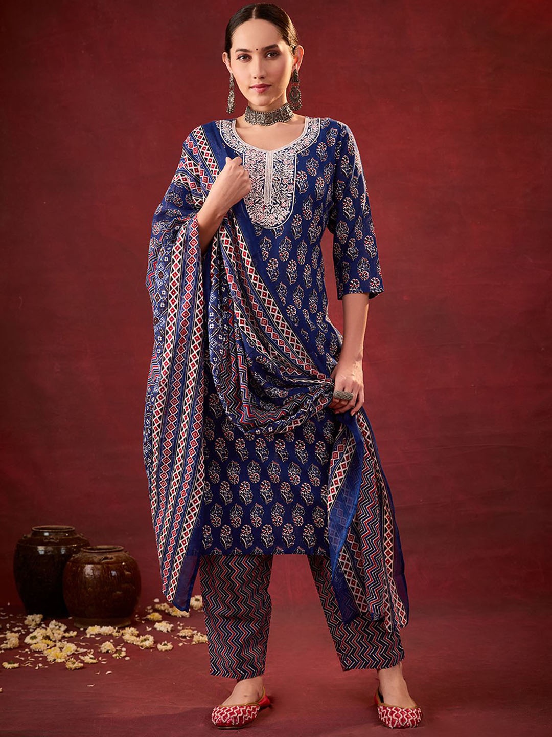 HEEPOSH Women Floral Printed Regular Pure Cotton Kurta with Trousers & With Dupatta, Blue
HEEPOSH Women Floral Printed Regular Pure Cotton Kurta with Trousers & With Dupatta, Blue