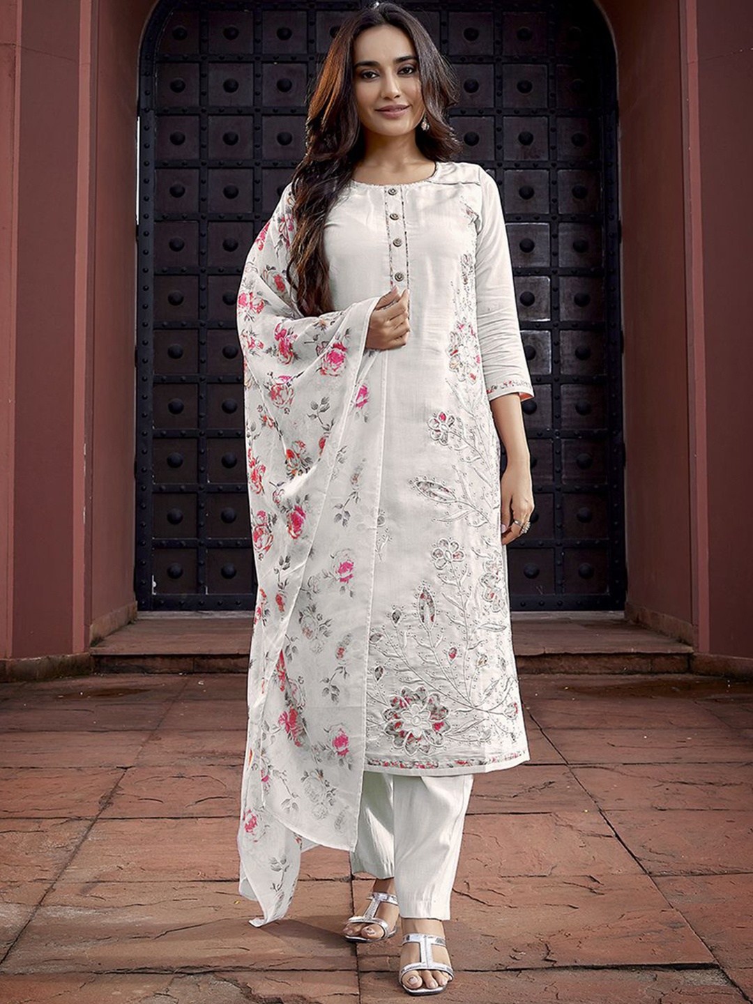 Royal Export Women Floral Embroidered Regular Thread Work Kurta with Trousers & With Dupatta, White
Royal Export Women Floral Embroidered Regular Thread Work Kurta with Trousers & With Dupatta, White
