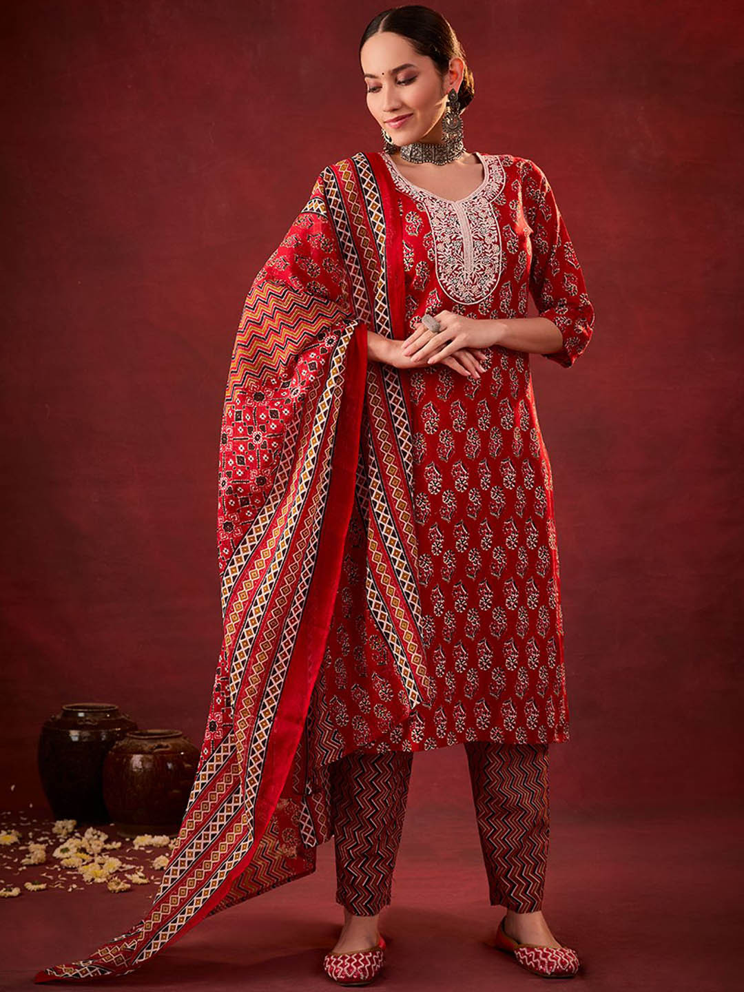 HEEPOSH Women Floral Printed Regular Pure Cotton Kurta with Trousers & With Dupatta, Red
HEEPOSH Women Floral Printed Regular Pure Cotton Kurta with Trousers & With Dupatta, Red