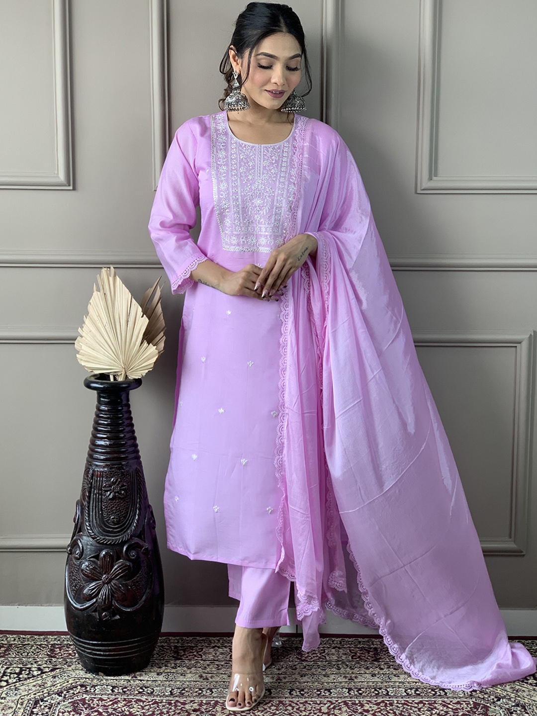 TWINS LADY Women Ethnic Motifs Embroidered Regular Thread Work Chanderi Silk Kurta with Trousers & With, Purple
TWINS LADY Women Ethnic Motifs Embroidered Regular Thread Work Chanderi Silk Kurta with Trousers & With, Purple