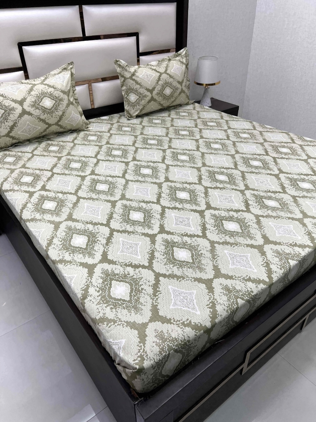 Pure Decor Green & White Ethnic Motifs 330 TC Queen Bedsheet with 2 Pillow Covers
Pure Decor Green & White Ethnic Motifs 330 TC Queen Bedsheet with 2 Pillow Covers