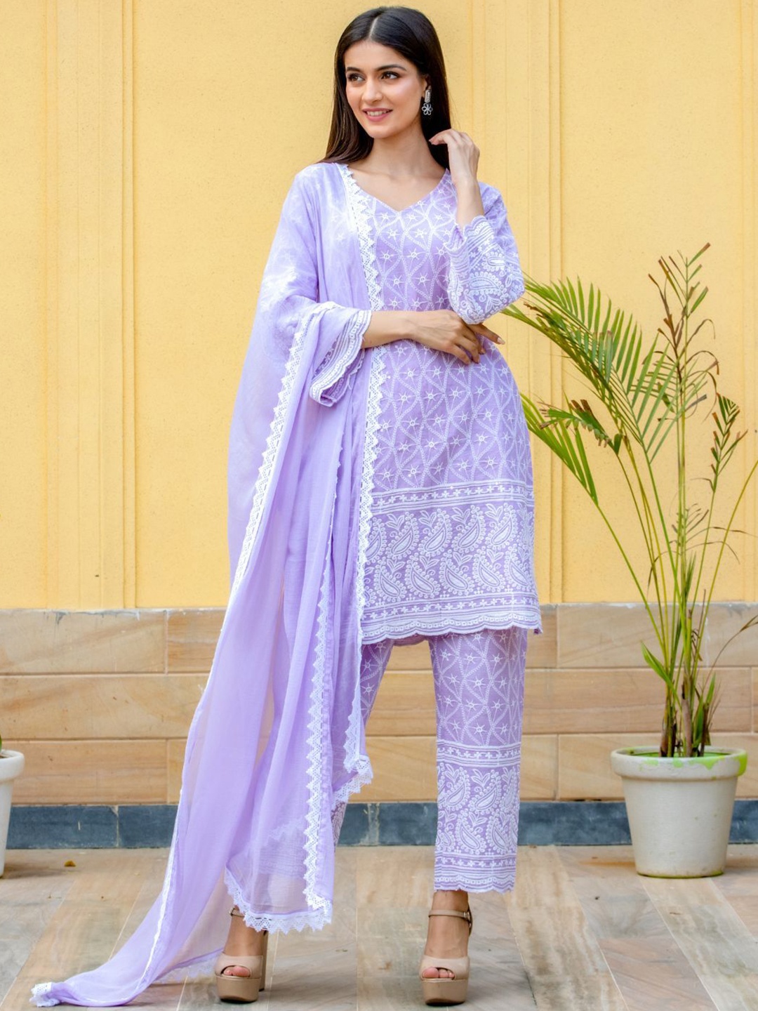 HOUSE OF JAMOTI Women Floral Embroidered Regular Thread Work Pure Cotton Kurti with Trousers & With Dupatta, Purple
HOUSE OF JAMOTI Women Floral Embroidered Regular Thread Work Pure Cotton Kurti with Trousers & With Dupatta, Purple