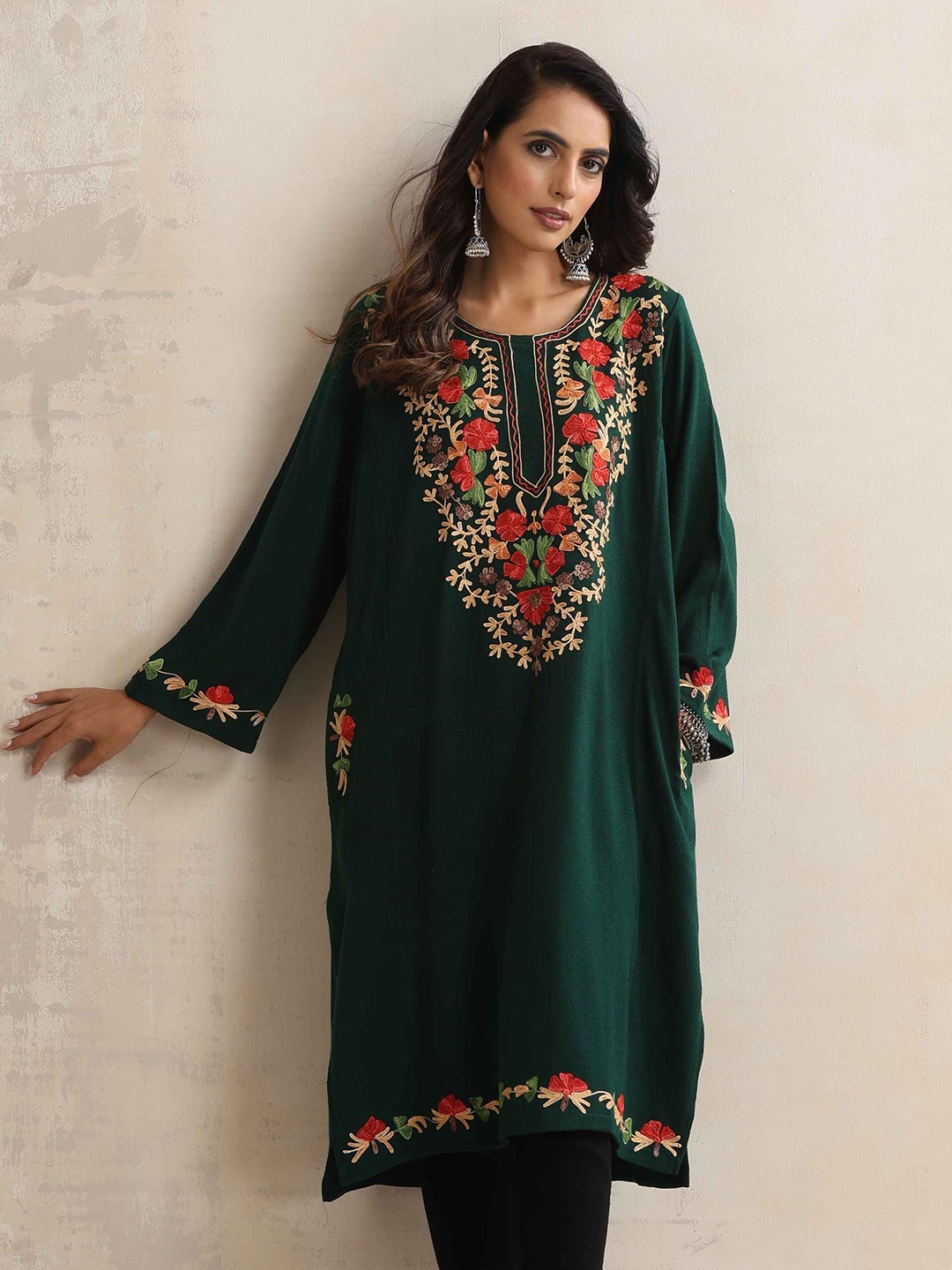 trueBrowns Women Floral Embroidered Flared Sleeves Thread Work Woollen Kurta, Green
trueBrowns Women Floral Embroidered Flared Sleeves Thread Work Woollen Kurta, Green