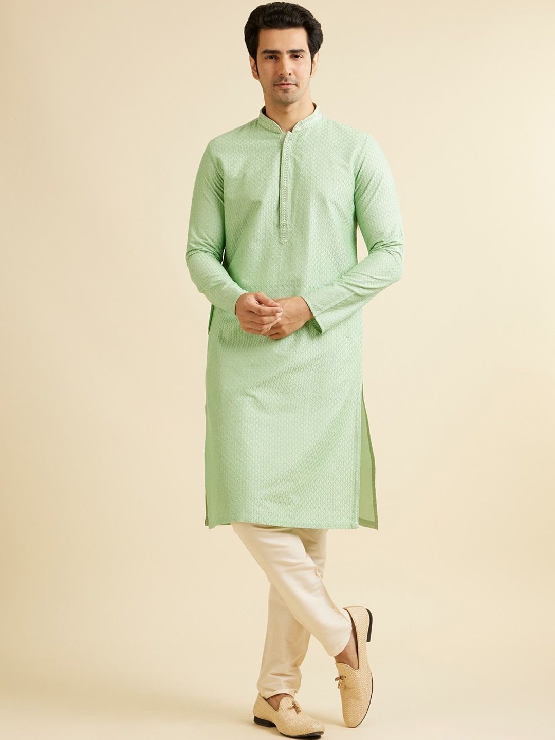 Manyavar Men Ethnic Motifs Embroidered Regular Beads and Stones Kurta with Pyjamas, Green
Manyavar Men Ethnic Motifs Embroidered Regular Beads and Stones Kurta with Pyjamas, Green