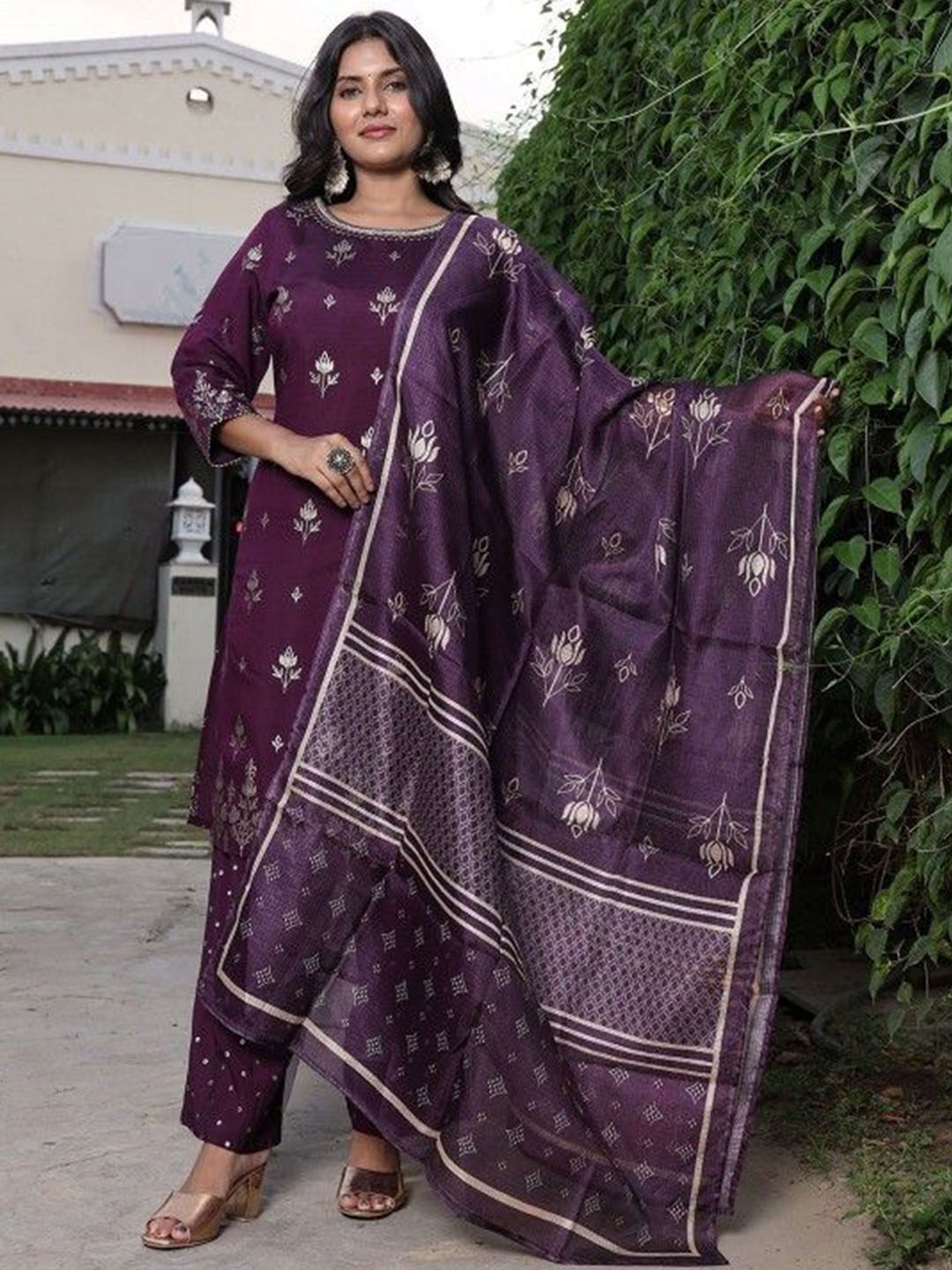 Chandbaali Floral Printed Thread Work Pure Silk Straight Kurta With Trouser & Dupatta, Purple
Chandbaali Floral Printed Thread Work Pure Silk Straight Kurta With Trouser & Dupatta, Purple