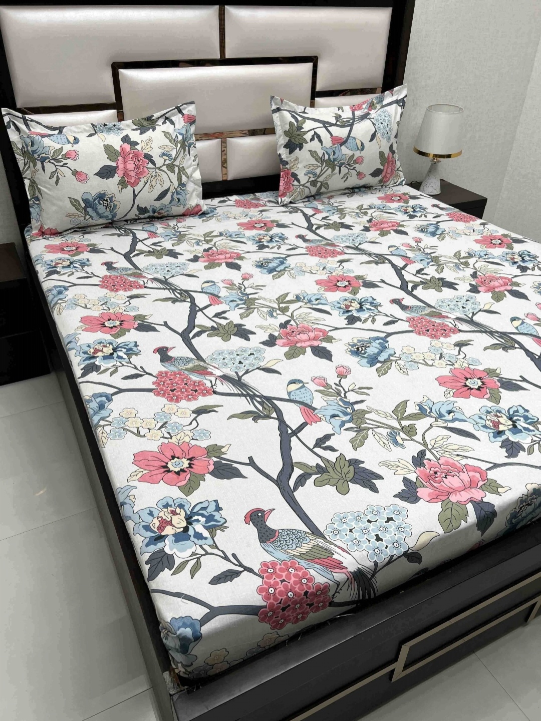 Pure Decor Amulya White Floral Printed Microfiber 220 TC Queen Bedsheet Set 2.26 x 2.54 m
Pure Decor Amulya White Floral Printed Microfiber 220 TC Queen Bedsheet Set 2.26 x 2.54 m