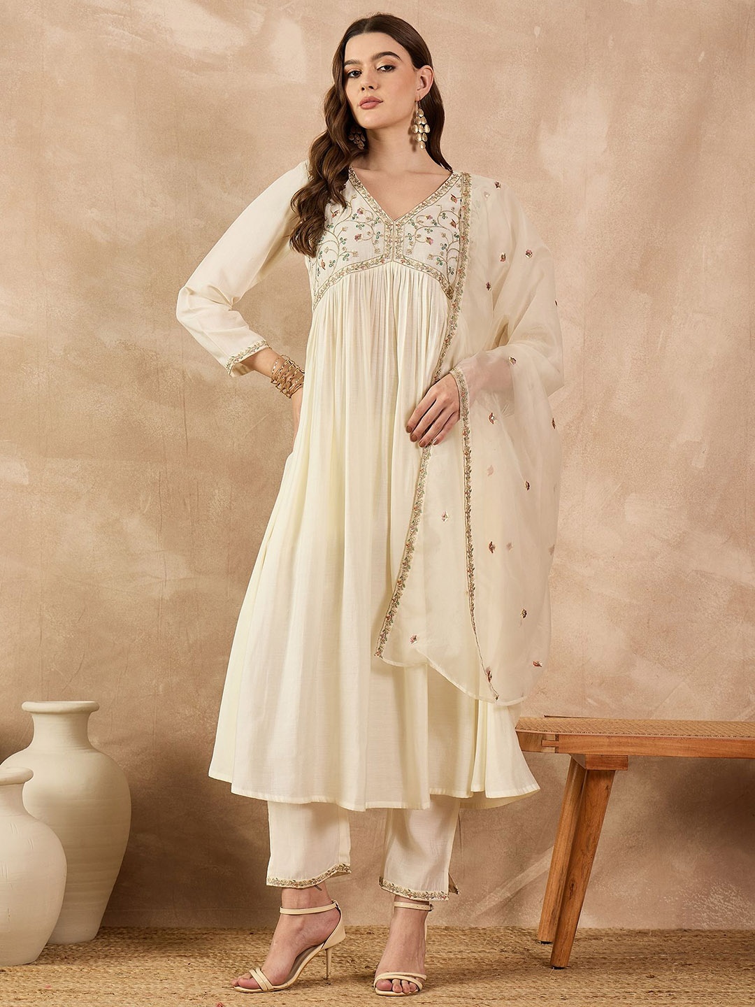 all about you V-Neck Floral Embroidered Thread work Straight Kurta with Trouser & Dupatta, Off white
all about you V-Neck Floral Embroidered Thread work Straight Kurta with Trouser & Dupatta, Off white