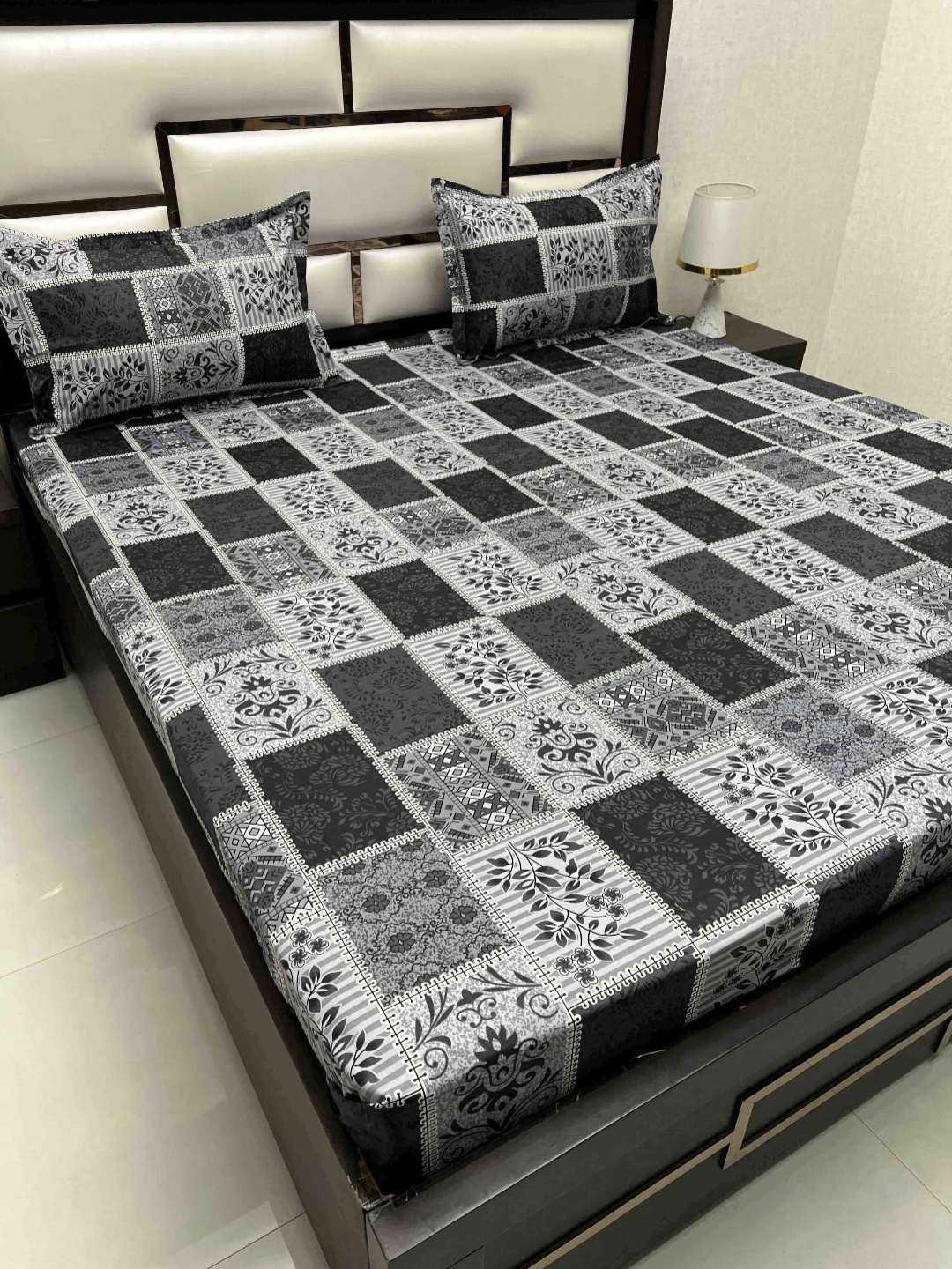 Pure Decor Velar Sib Black Printed 260 TC Pure Cotton King Bedsheet Set 2.73 m x 2.73 m
Pure Decor Velar Sib Black Printed 260 TC Pure Cotton King Bedsheet Set 2.73 m x 2.73 m