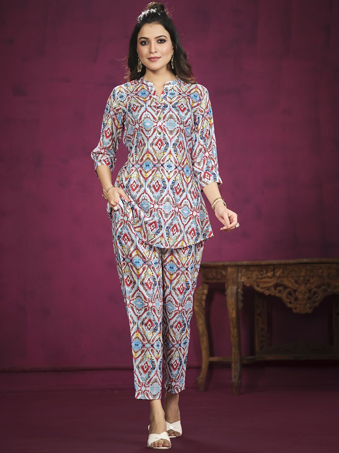 DressBerry Blue Geometric Printed Mandarin Collar Three-Quarter Sleeves Top With Trouser
DressBerry Blue Geometric Printed Mandarin Collar Three-Quarter Sleeves Top With Trouser