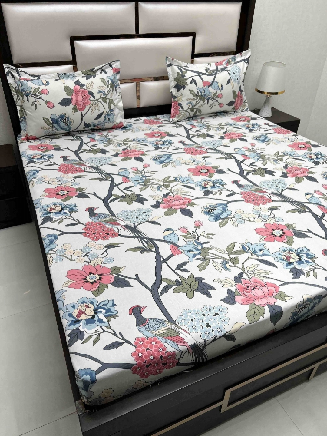 Pure Decor Amulya White & Pink Floral Microfiber 200TC Queen Bedsheet Set 2.25 m x 2.56 m
Pure Decor Amulya White & Pink Floral Microfiber 200TC Queen Bedsheet Set 2.25 m x 2.56 m