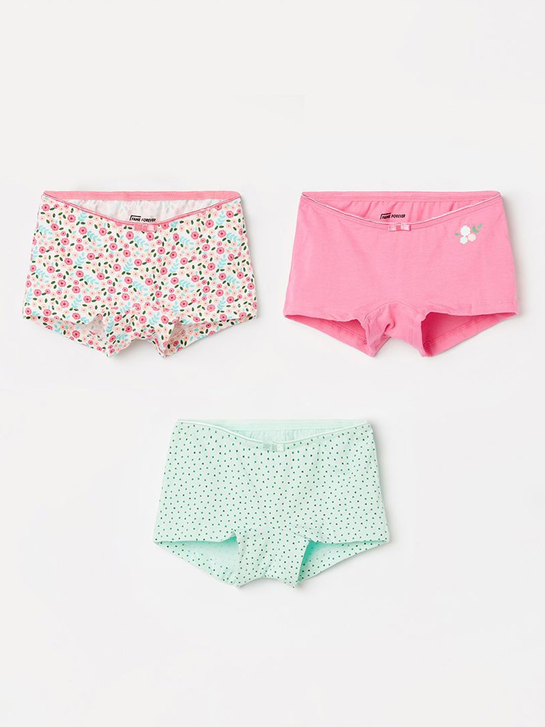 Fame Forever by Lifestyle Girls Pack Of 3 Floral Printed Hipster Briefs 1000014156815-MIX, Pink
Fame Forever by Lifestyle Girls Pack Of 3 Floral Printed Hipster Briefs 1000014156815-MIX, Pink