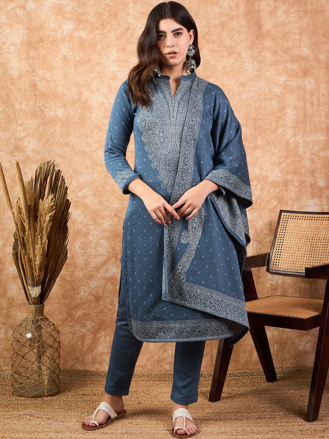 SAHASIKA Ethnic Motifs Woven Design Mandarin Collar Straight Kurta With Trouser & Dupatta, Blue
SAHASIKA Ethnic Motifs Woven Design Mandarin Collar Straight Kurta With Trouser & Dupatta, Blue