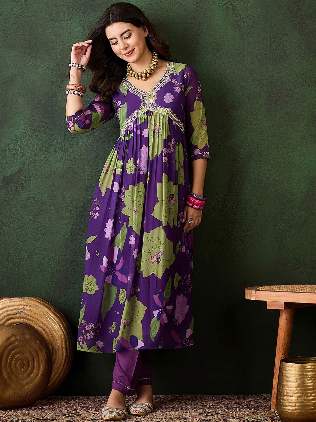 Sangria Floral Printed Zari Sequinned Empire V-Neck Anarkali Alia Cut Kurta With Trouser, Purple
Sangria Floral Printed Zari Sequinned Empire V-Neck Anarkali Alia Cut Kurta With Trouser, Purple