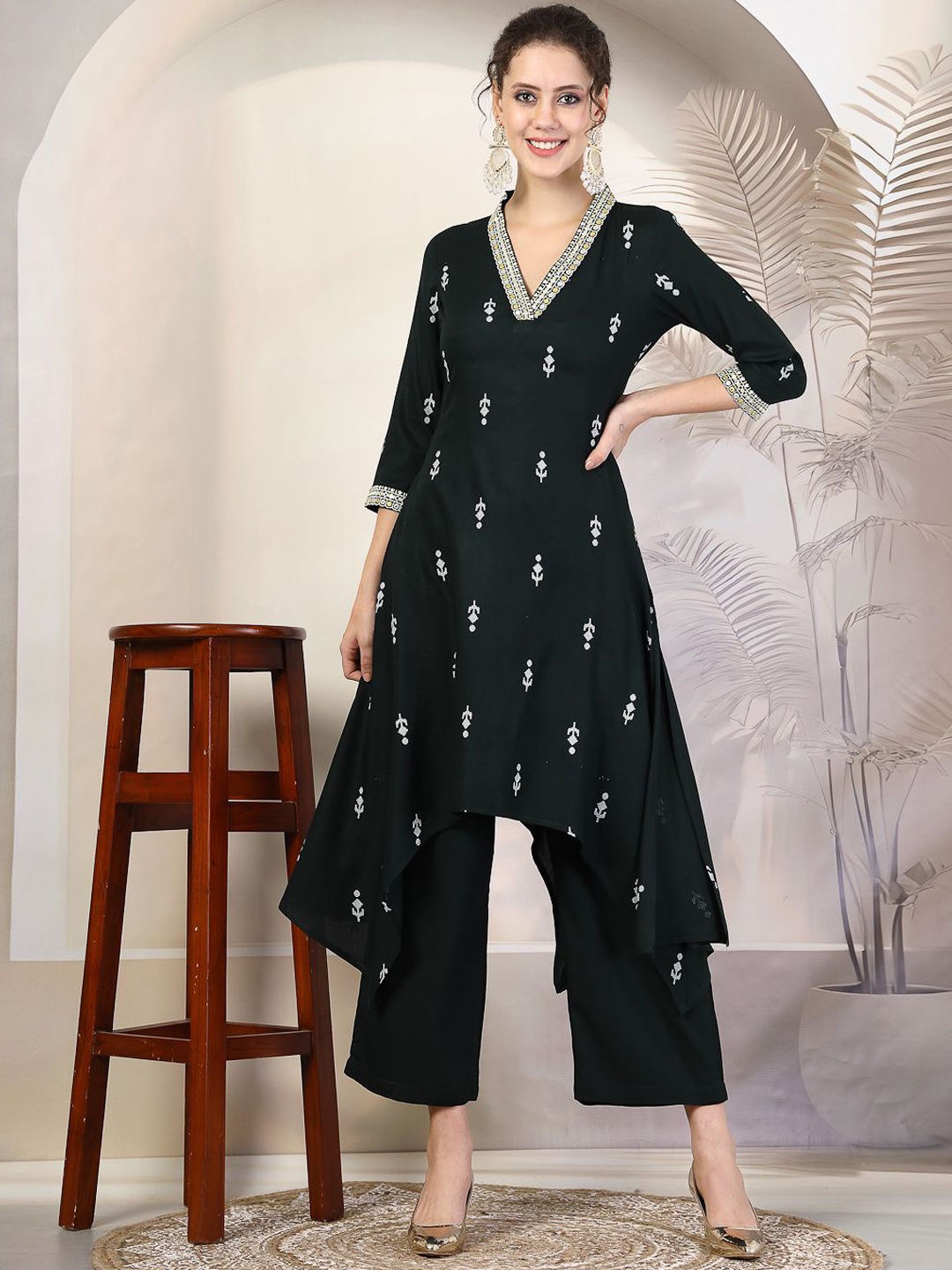 KIMAYRA V-Neck Ethnic Motifs Woven Design Thread Work Asymmetric A-Line Kurta with Palazzo, Green
KIMAYRA V-Neck Ethnic Motifs Woven Design Thread Work Asymmetric A-Line Kurta with Palazzo, Green
