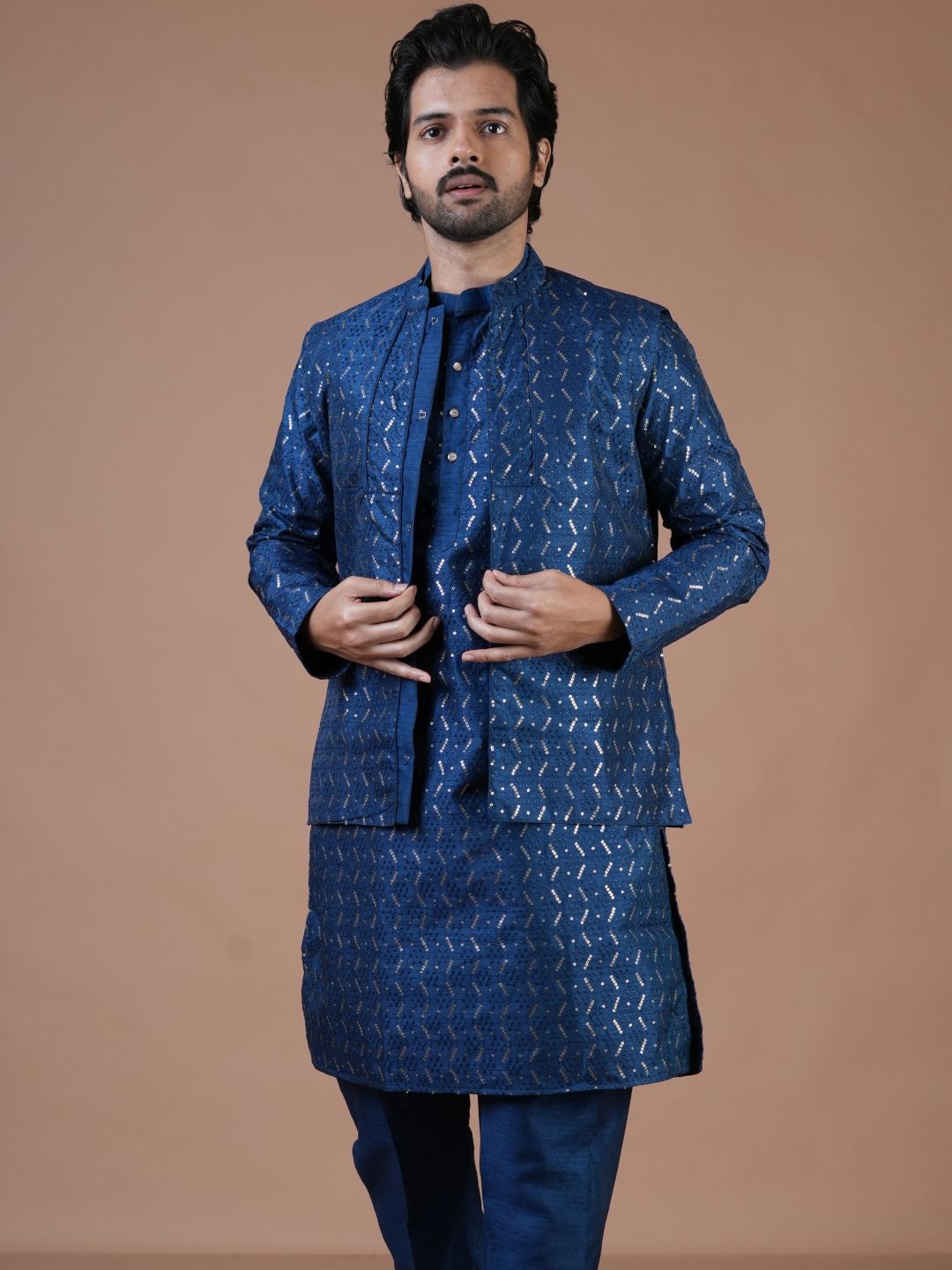 ARYA Men Ethnic Motifs Embroidered Regular Sequinned Chanderi Silk Kurta with Trousers, Navy blue
ARYA Men Ethnic Motifs Embroidered Regular Sequinned Chanderi Silk Kurta with Trousers, Navy blue